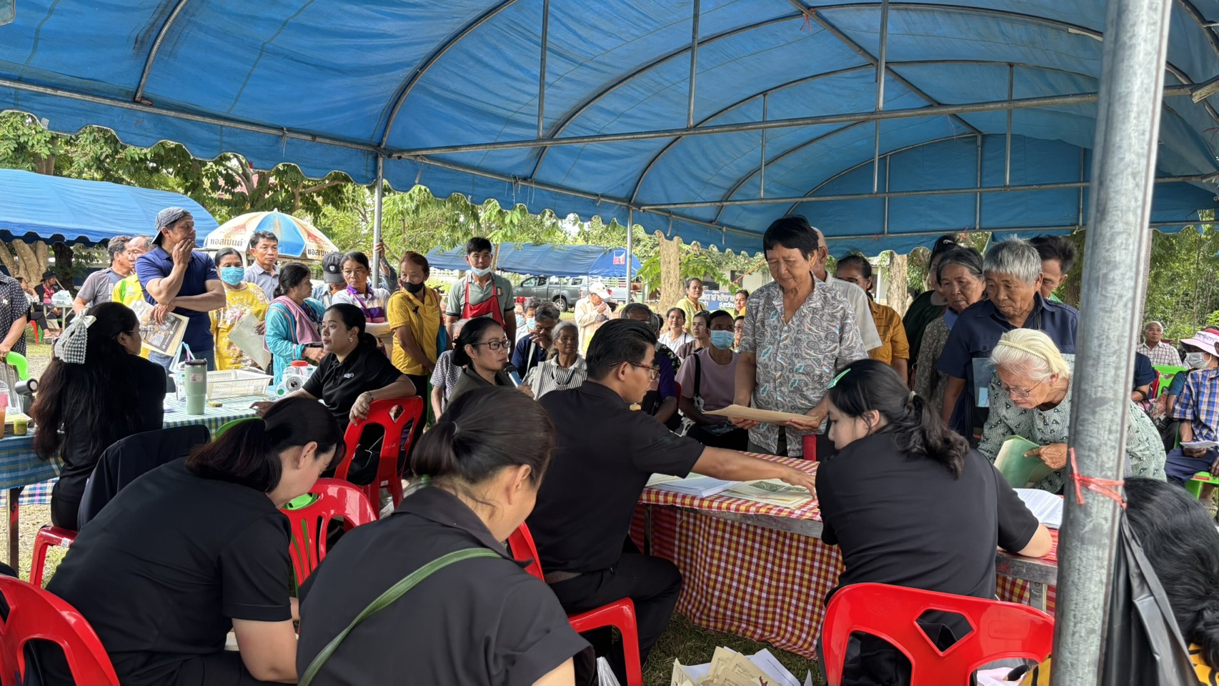 title - วันที่ 23 กรกฎาคม 2569 นายประเสริฐ กาญจนเกียรติกุล ปฏิรูปที่ดินจังหวัดบุรีรัมย์ พร้อมด้วยเจ้าหน้าที่ ส.ป.ก.บุรีรัมย์ ร่วมจัดกิจกรรมและให้บริการในโครงการคลินิกเกษตรเคลื่อนที่ในพระราชานุเคราะห์ สมเด็จพระบรมโอรสาธิราชฯ สยามบรมราชกุมาร เฉลิมพระเกียรติเนื่องในโอกาสวันเฉลิมพระชนมพรรษาพระบาทสมเด็จพระเจ้าอยู่หัว 28 กรกฎาคม 2569